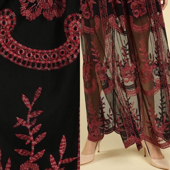 Money Moves Lace Maxi Dress - Picture 7 of 8